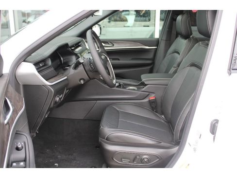 New 2026 Jeep Grand Cherokee Limited Reserve AWD/4WD image 11