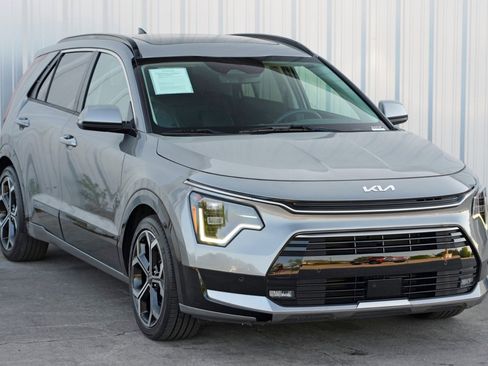 Used 2023 Kia Niro SX Touring image 49