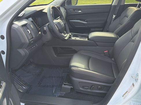 New 2026 Nissan Pathfinder SL w/ SL Premium Package FWD image 10