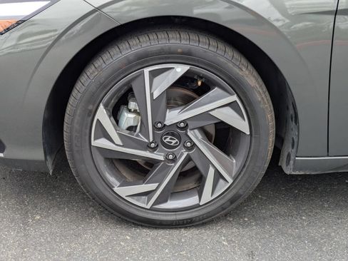 Used 2025 Hyundai Elantra SEL FWD image 13