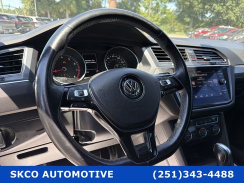 Used 2021 Volkswagen Tiguan SE FWD image 21