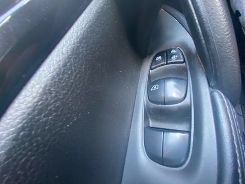 Used 2019 Nissan Rogue Sport SV w/ Technology Package AWD/4WD image 17