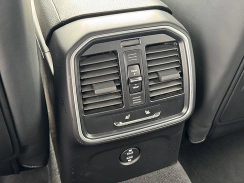 Used 2023 Porsche Macan AWD/4WD image 33