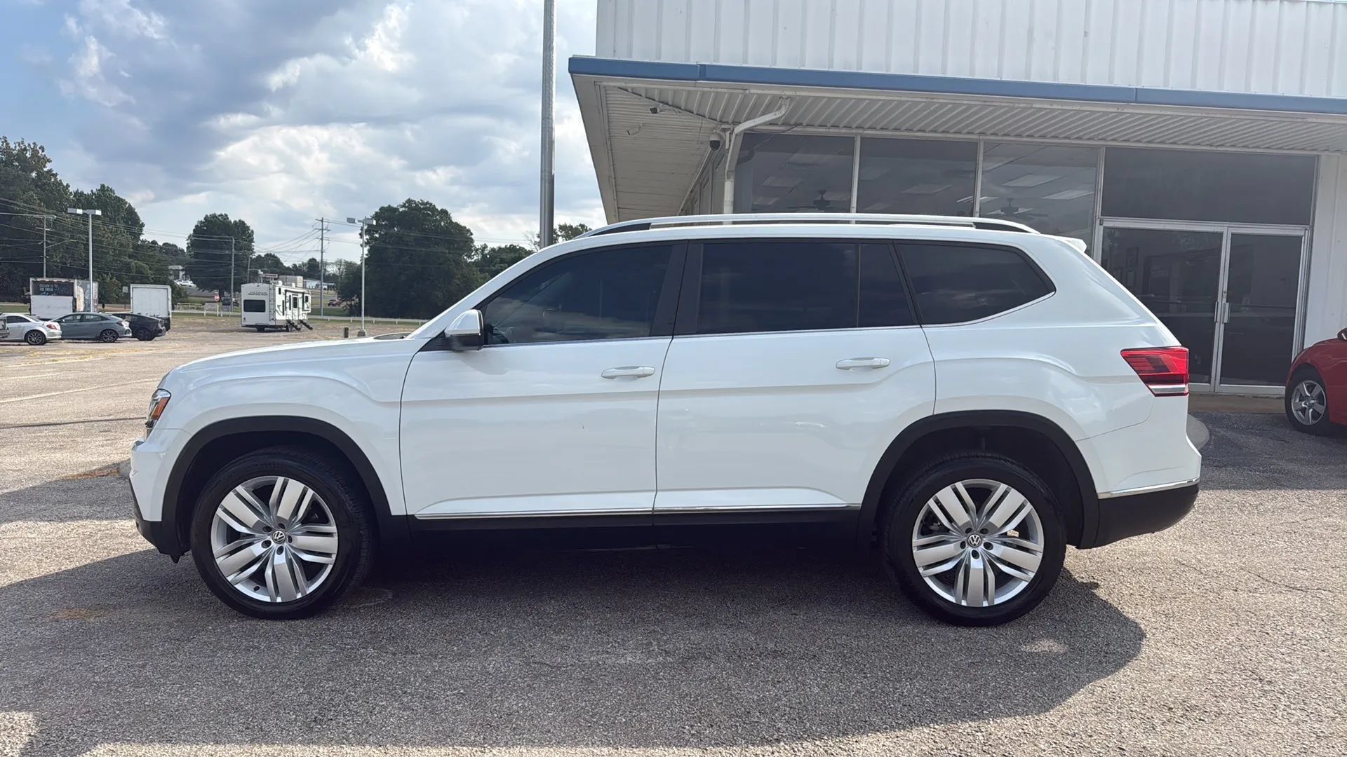 Used 2019 Volkswagen Atlas SEL FWD image 2