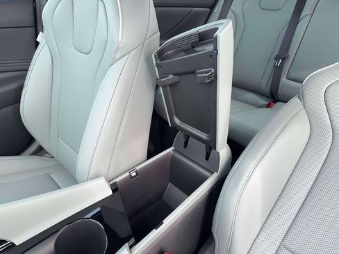 New 2026 Hyundai Elantra Limited FWD image 18