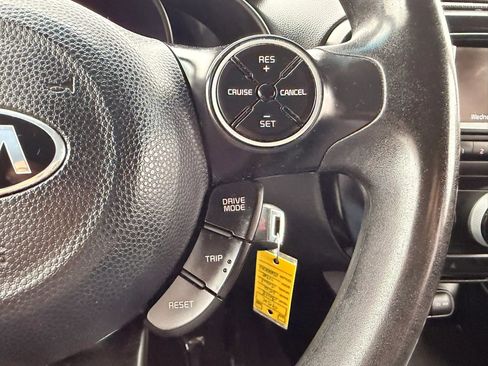 Used 2018 Kia Soul FWD image 31