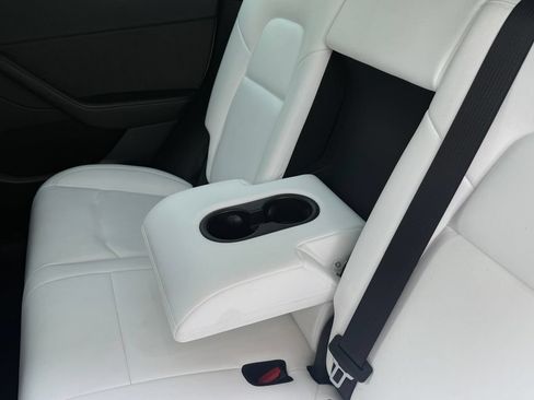 Used 2022 Tesla Model Y Long Range AWD/4WD image 32