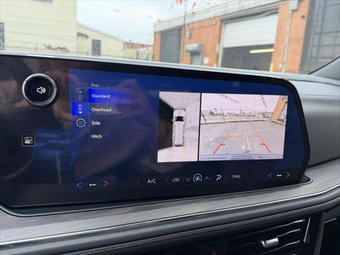 Used 2025 Chevrolet Suburban LS image 31