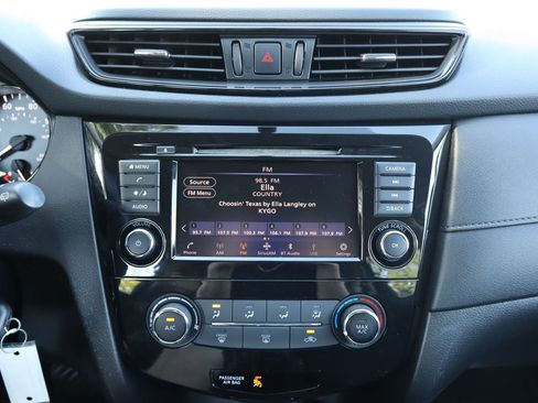 Used 2018 Nissan Rogue S AWD/4WD image 34