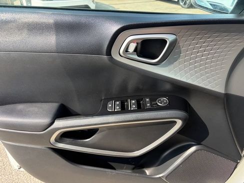 Used 2023 Kia Soul S FWD image 10