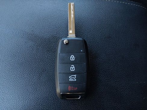 Used 2019 Kia Sorento LX image 32