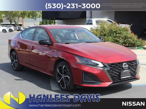 Used 2023 Nissan Altima 2.5 SR FWD image 5