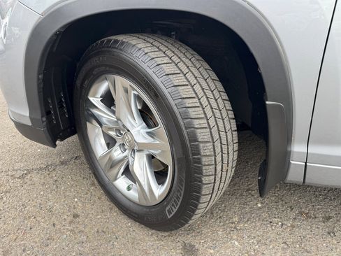 Used 2015 Toyota Highlander Limited w/ Driver Technology Package image 38