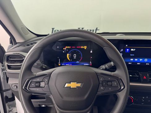 Used 2025 Chevrolet TrailBlazer LT AWD/4WD image 25