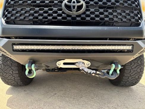 Used 2017 Toyota Tundra SR5 w/ SR5 Upgrade Package AWD/4WD image 5