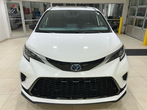 Used 2022 Toyota Sienna XSE w/ XSE Plus Package AWD/4WD image 12