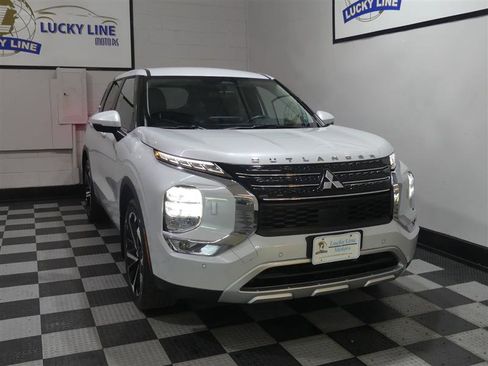 Used 2024 Mitsubishi Outlander SE AWD/4WD image 5