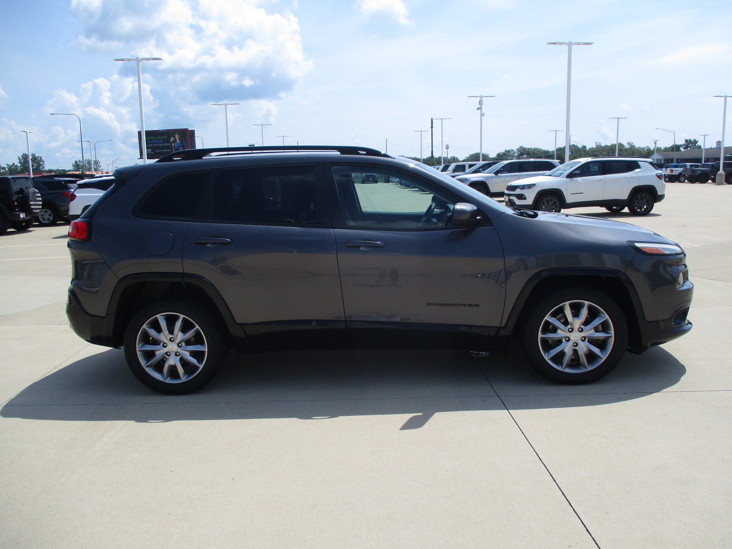 Used 2018 Jeep Cherokee Latitude FWD image 6