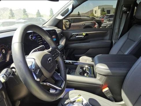 Used 2026 Chevrolet Suburban Z71 w/ Comfort Package AWD/4WD image 6