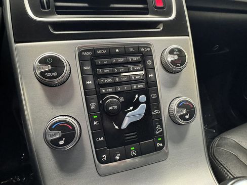 Used 2018 Volvo V60 T5 Cross Country w/ Convenience Package image 32