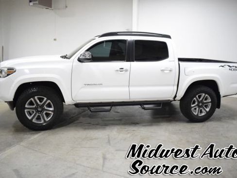 Used 2017 Toyota Tacoma Limited w/ Tow Package AWD/4WD image 2