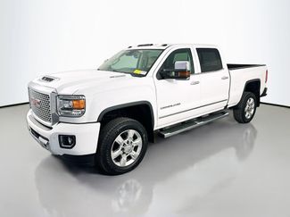 Used 2017 GMC Sierra 2500 Denali w/ Duramax Plus Package AWD/4WD video 3