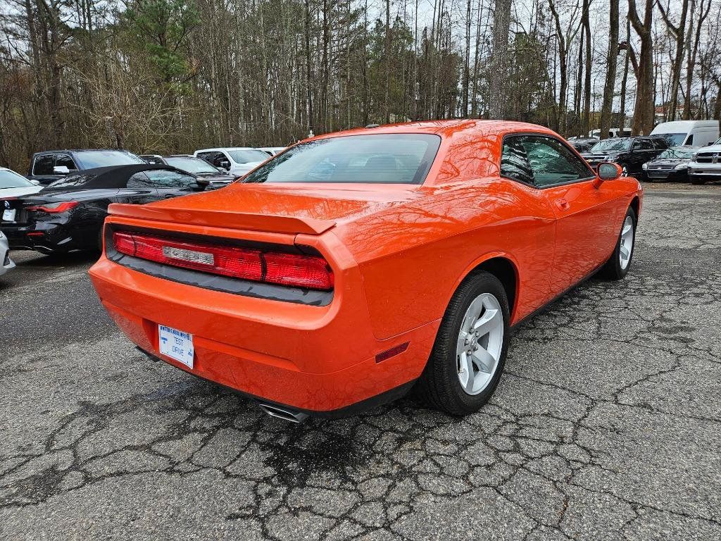 Used 2010 Dodge Challenger R/T RWD image 10