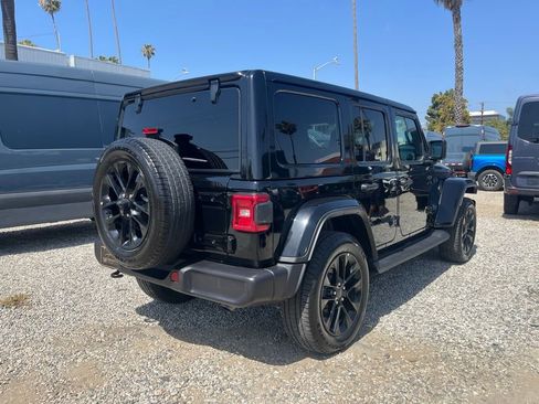 Used 2025 Jeep Wrangler Unlimited Sahara image 5