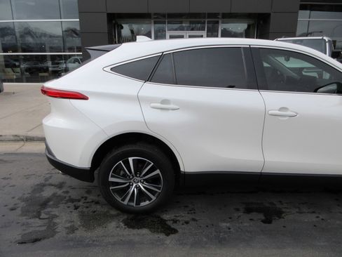 Used 2021 Toyota Venza LE image 12