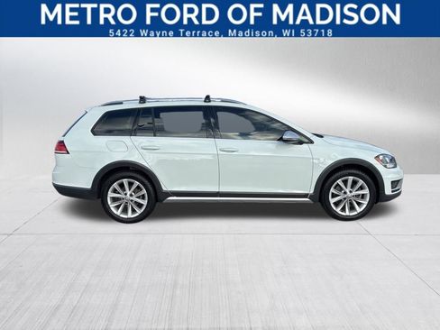 Used 2019 Volkswagen Golf Alltrack SE image 1