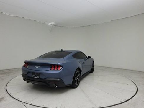 Used 2025 Ford Mustang Coupe RWD image 5