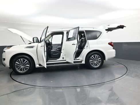 Used 2024 Nissan Armada SL w/ Captain's Chairs Package image 46