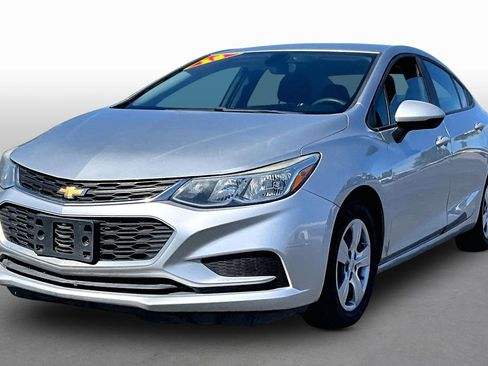 Used 2018 Chevrolet Cruze LS image 1