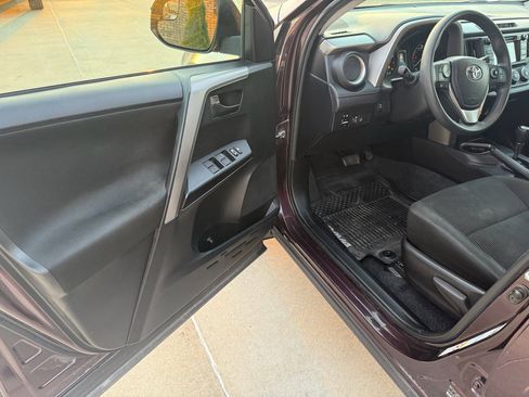 Used 2017 Toyota RAV4 LE image 8