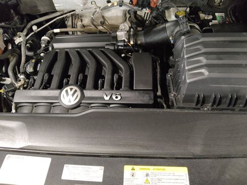 Used 2021 Volkswagen Atlas Cross Sport SE w/ Panoramic Sunroof Package FWD image 30