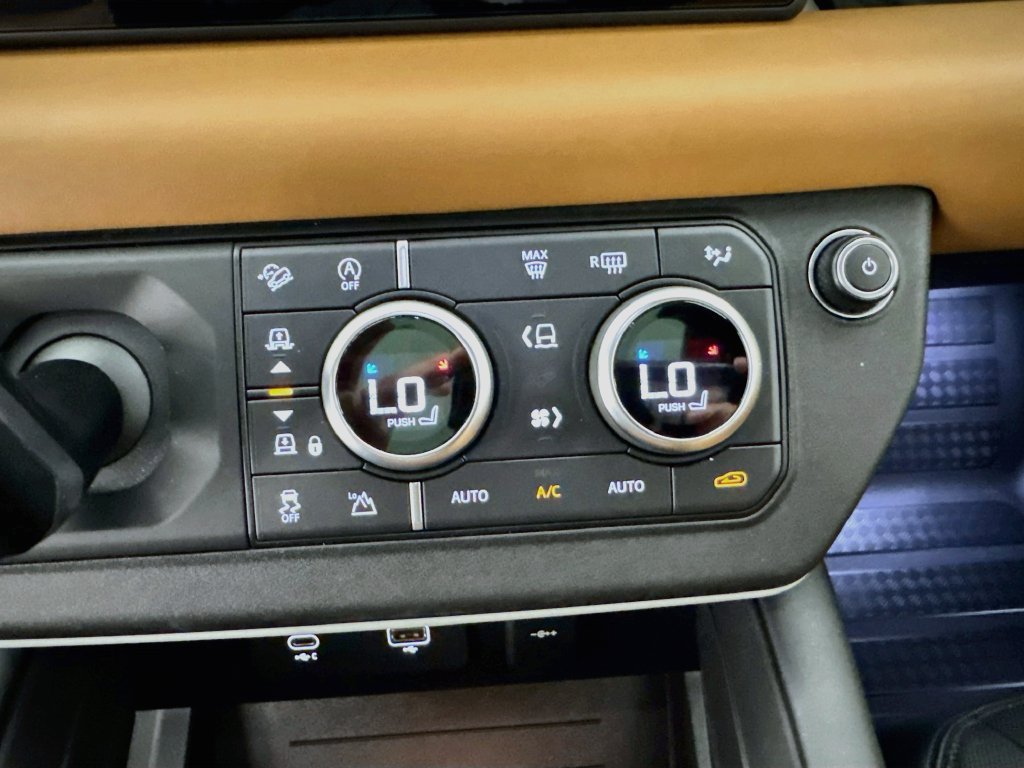 Certified 2024 Land Rover Defender 110 X-Dynamic SE AWD/4WD image 16