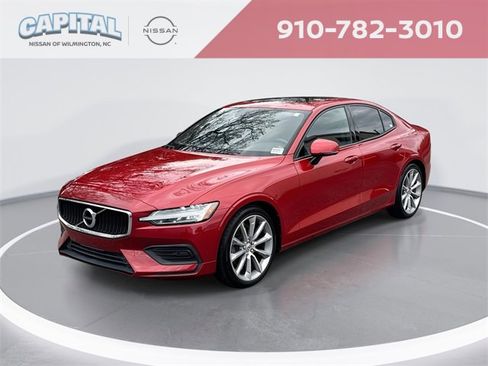 Used 2020 Volvo S60 T5 Momentum image 1