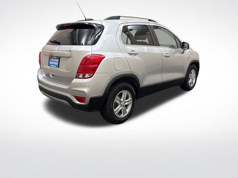 Used 2018 Chevrolet Trax LT w/ LT Convenience Package image 9