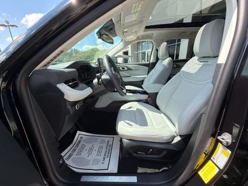 Used 2026 Ford Explorer Platinum w/ LUX Leather Package AWD/4WD image 26