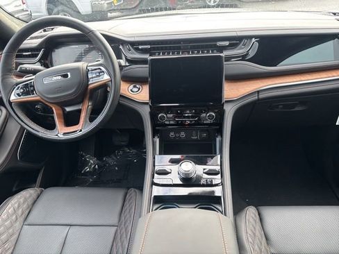 New 2025 Jeep Grand Cherokee L Summit image 9