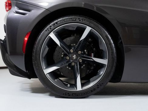 Used 2022 Ferrari SF90 Spider image 21