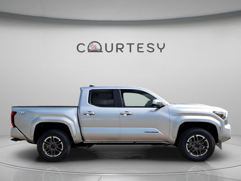 Certified 2025 Toyota Tacoma TRD Sport image 6