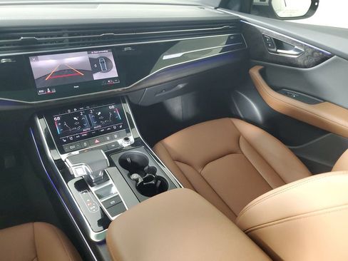 Used 2023 Audi Q8 Premium Plus image 17