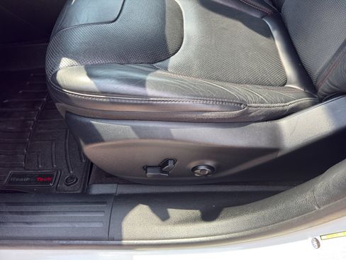 Used 2019 Jeep Cherokee Trailhawk AWD/4WD image 15