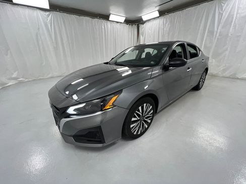 Used 2024 Nissan Altima 2.5 SV FWD image 6
