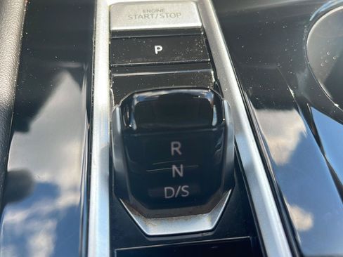 Used 2025 Volkswagen Atlas Peak Edition SE AWD/4WD image 33
