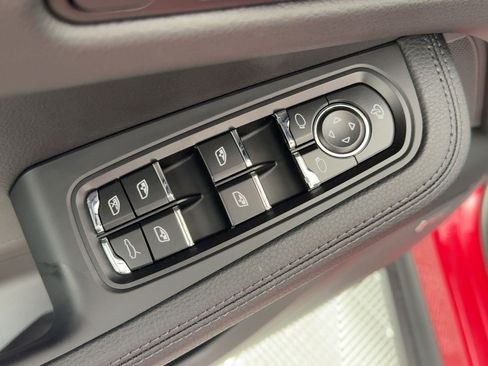 Certified 2026 Porsche Macan AWD/4WD image 13
