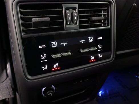 Used 2024 Porsche Cayenne S AWD/4WD image 45