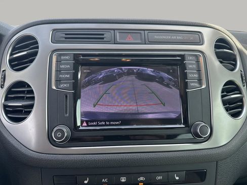 Used 2017 Volkswagen Tiguan S FWD image 17