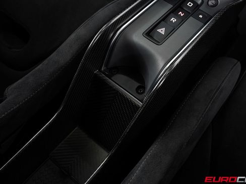 Used 2020 McLaren 620R RWD image 40